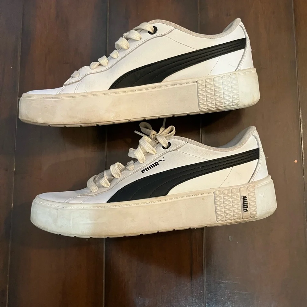 Puma White Low-Top Sneakers with Black Classic Stripe and Platform Size 8.5